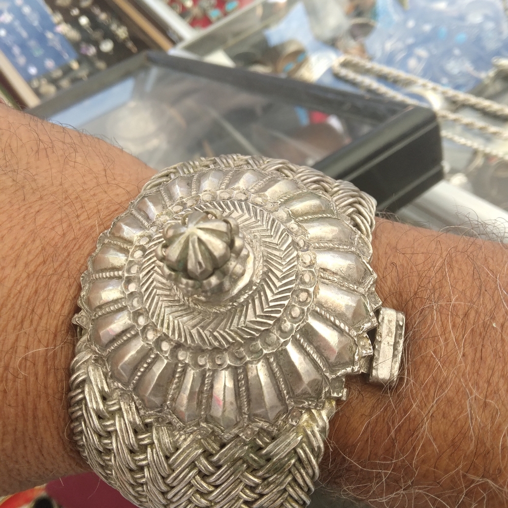 Vintage and rare sterling silver large and heavy bangle